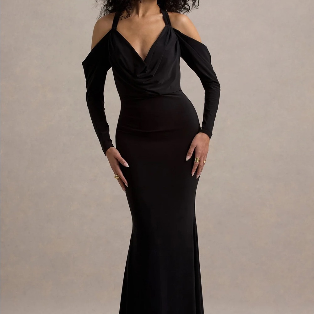 Club L London HURGHADA
GREEN PLUNGE-NECK LONG-SLEEVE MAXI DRESS